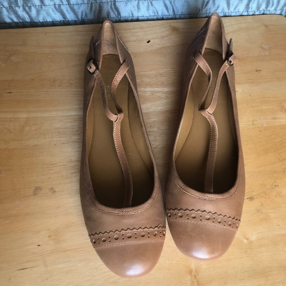 Nine West Tan flats Sz8